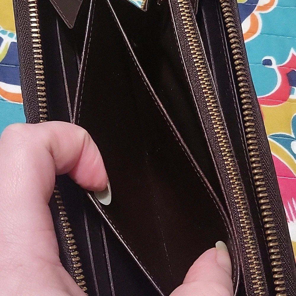 Louis Vuitton LV Vernis Amarante Zip Wallet - Picture 12 of 17